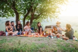 Familienpicknick mit Outdoor-Fotoshooting